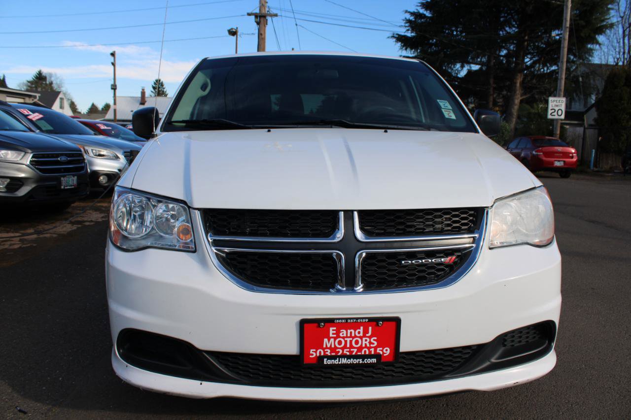Used 2016 Dodge Grand Caravan American Value Package FWD image 2