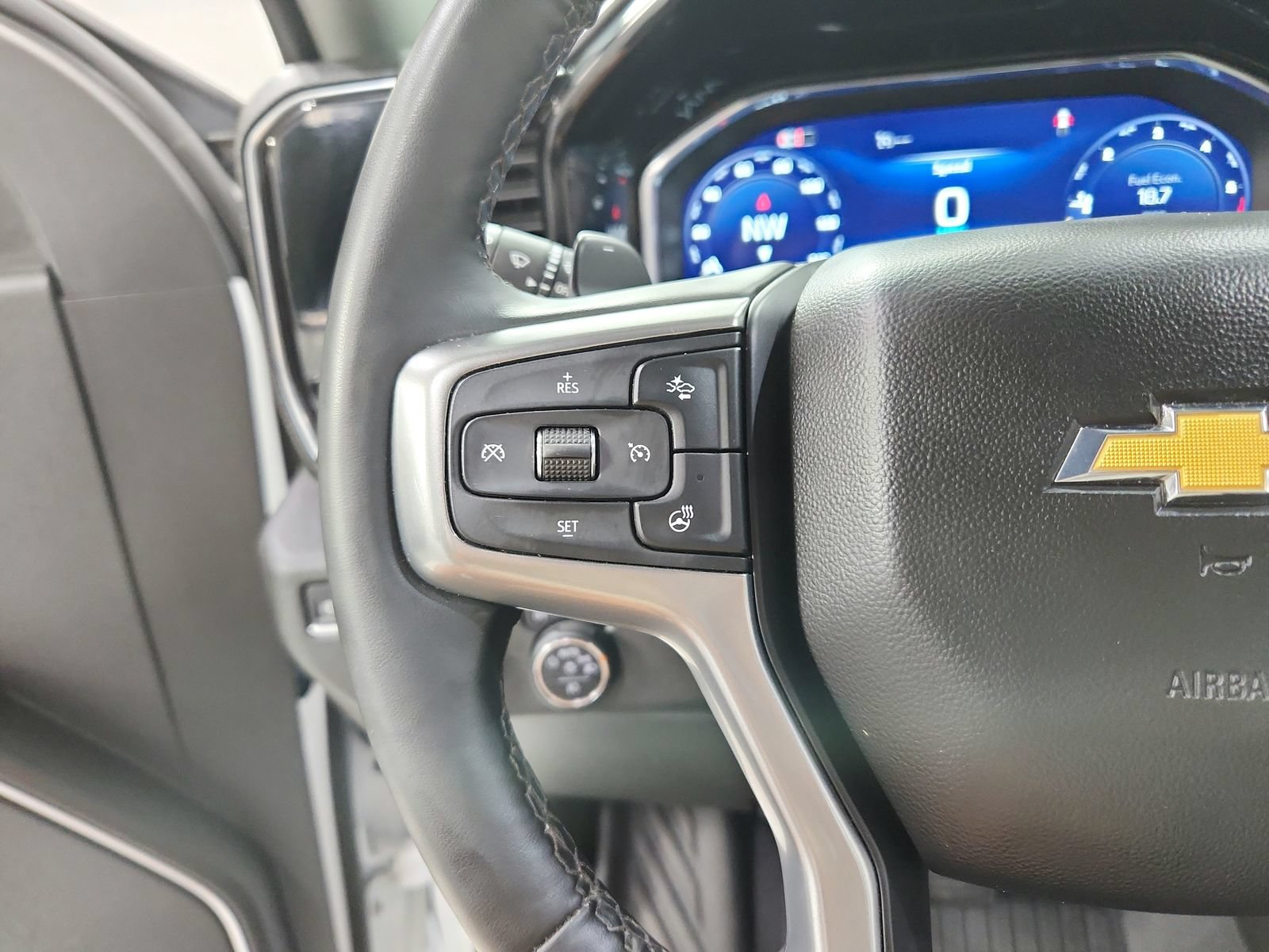 Used 2025 Chevrolet Silverado 1500 LTZ AWD/4WD image 23