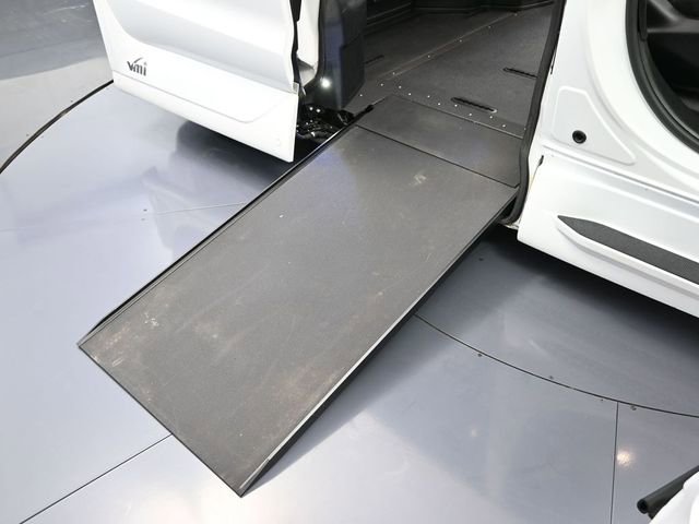 Used 2022 Chrysler Pacifica Touring-L w/ Uconnect Theater Family Group image 47