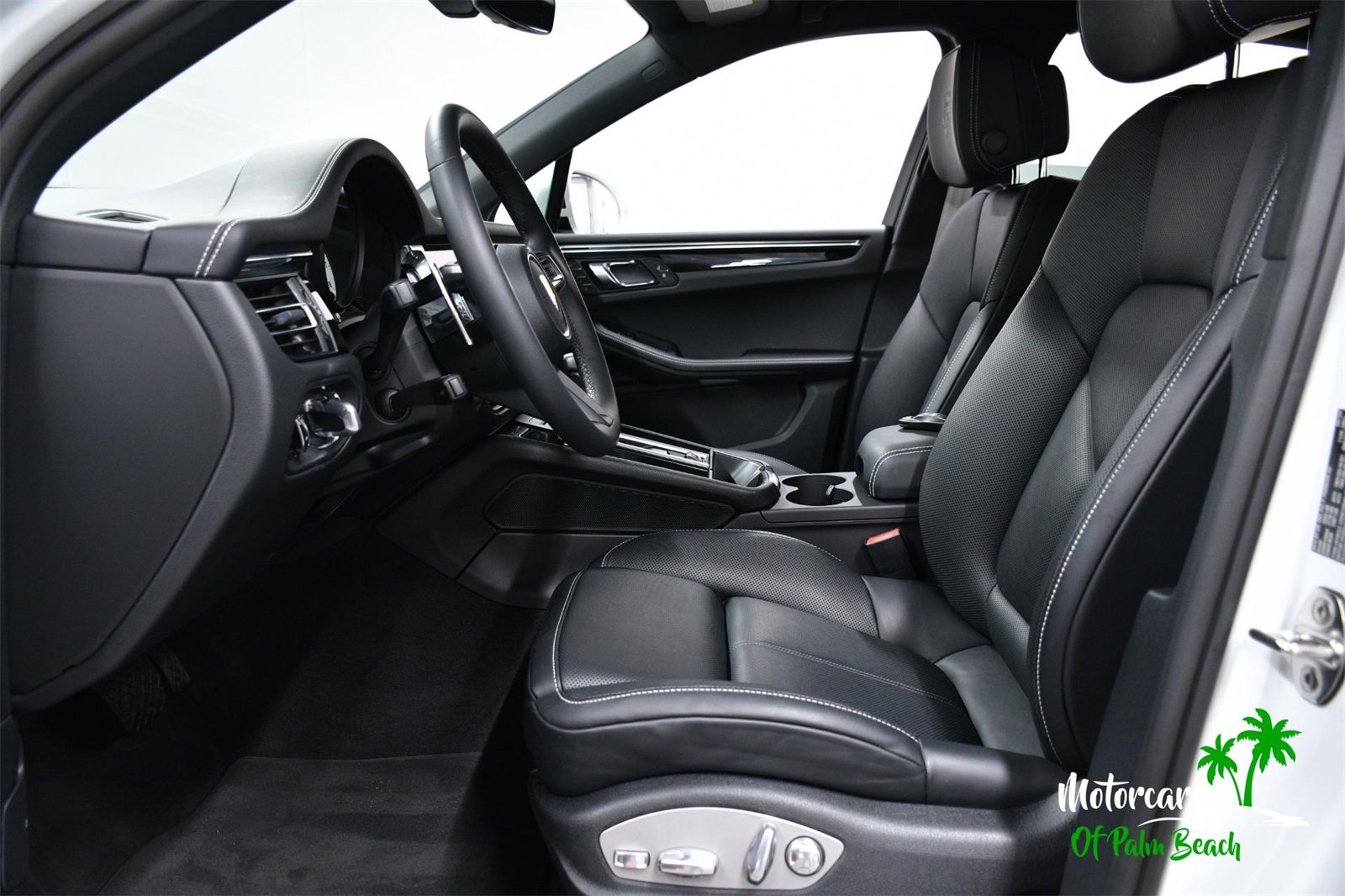 Used 2025 Porsche Macan Turbo image 19