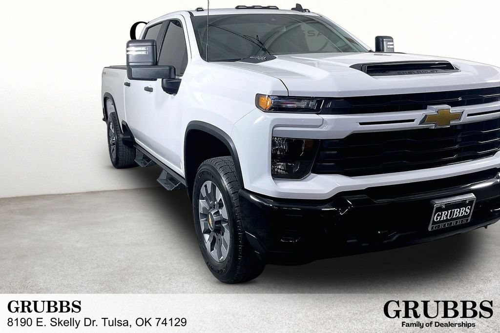 Used 2024 Chevrolet Silverado 2500 Custom w/ Custom Value Package AWD/4WD image 2