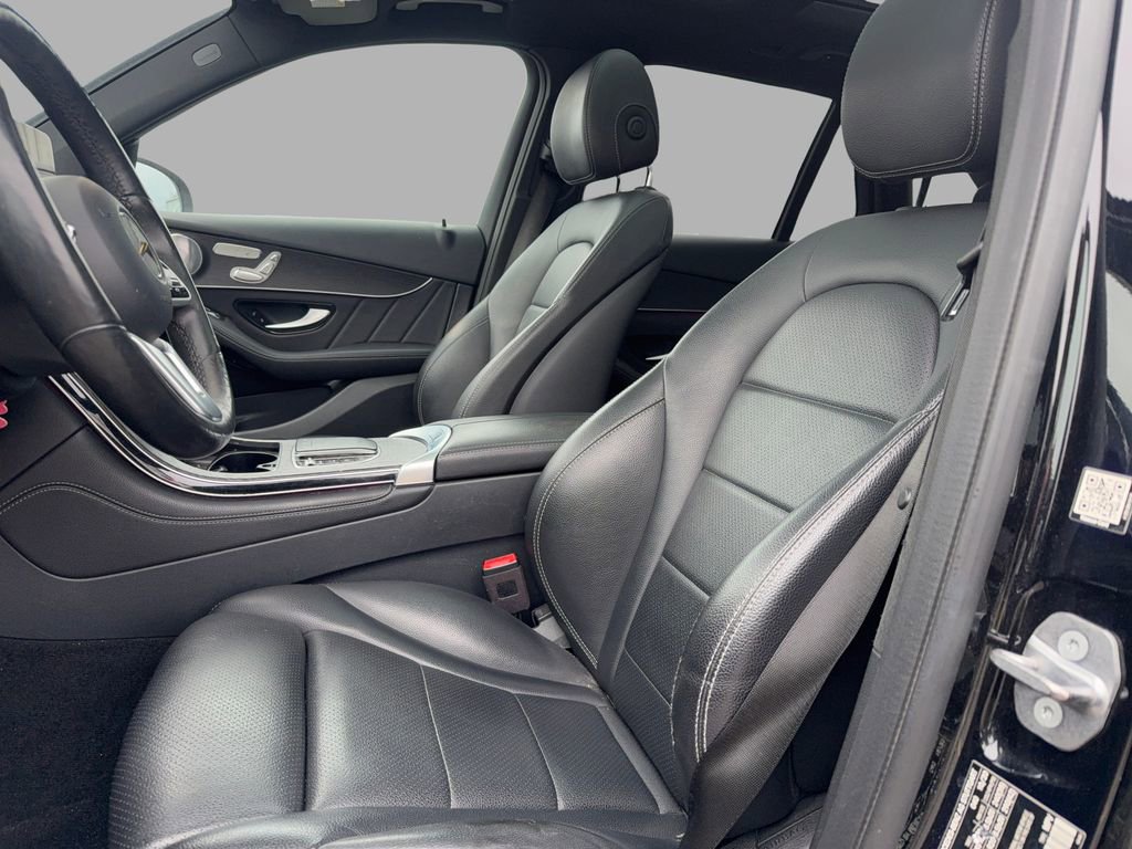 Used 2021 Mercedes-Benz GLC 300 4MATIC w/ AMG Line image 9