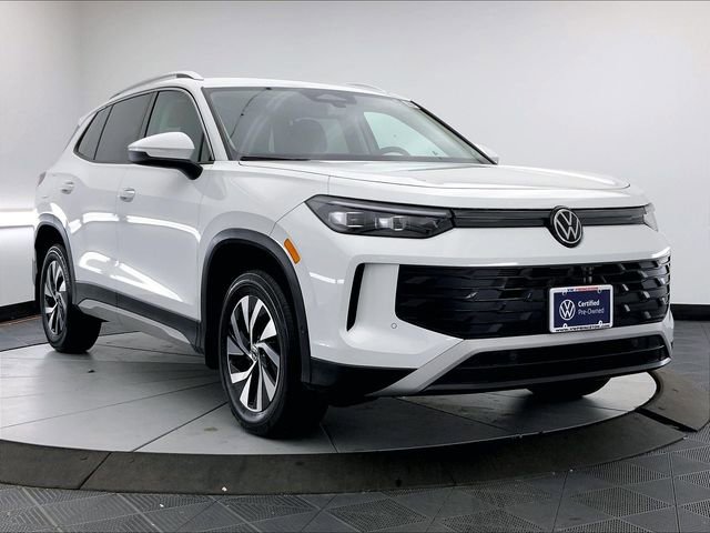 Certified 2025 Volkswagen Tiguan S AWD/4WD image 1