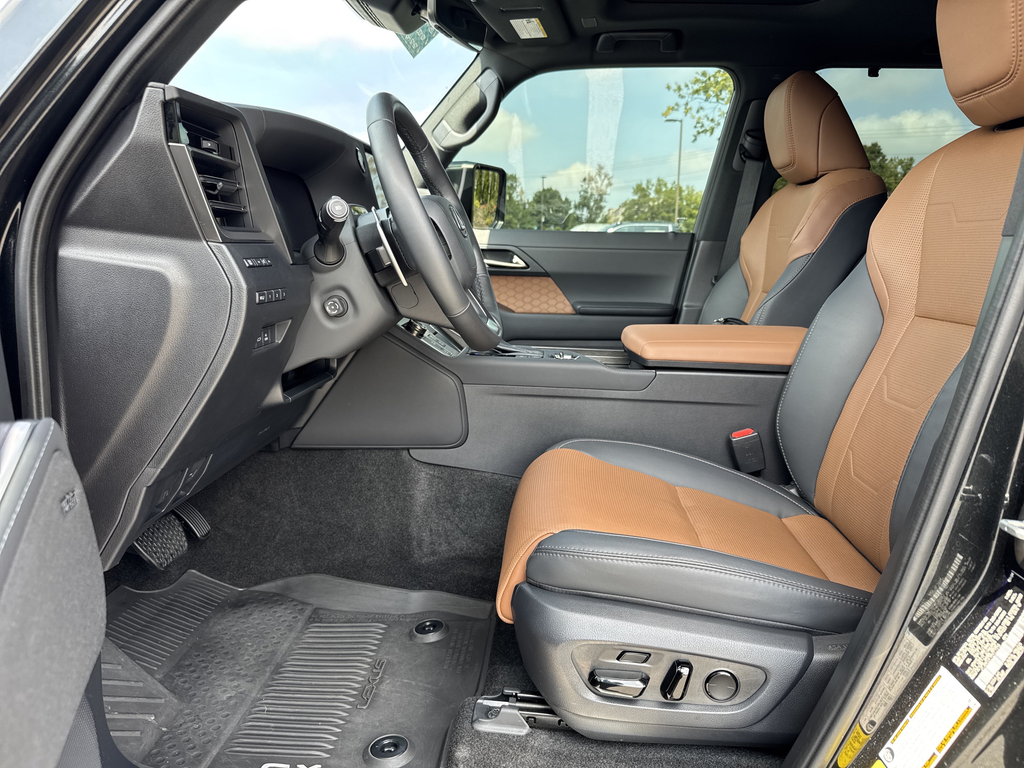 Used 2024 Lexus GX 550 w/ Accessory Package (Z1) AWD/4WD image 16
