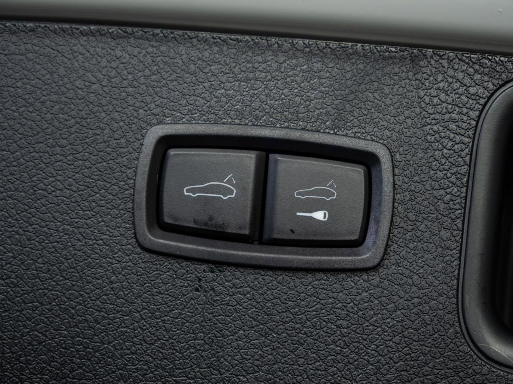 Certified 2023 Porsche Macan Turbo image 32