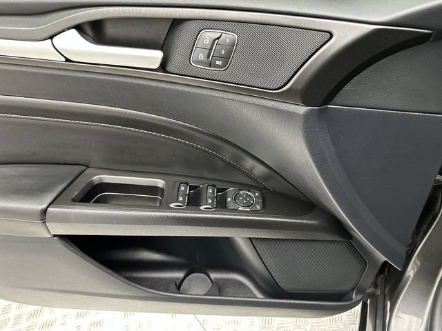 Used 2020 Ford Fusion Titanium AWD/4WD image 13