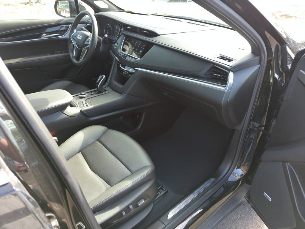 Used 2025 Cadillac XT5 Premium Luxury FWD image 39