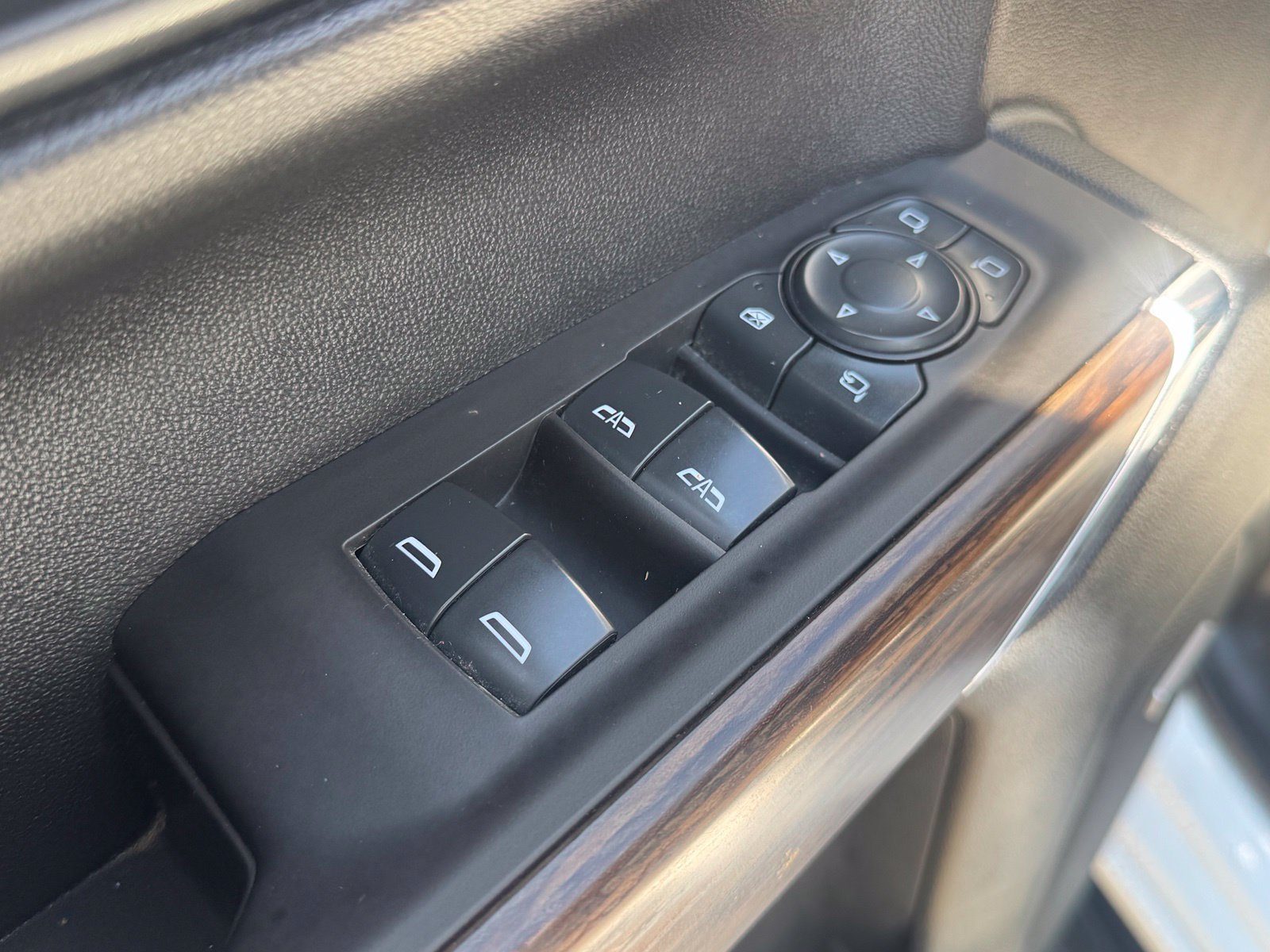 Used 2020 Chevrolet Silverado 1500 High Country w/ Technology Package AWD/4WD image 14