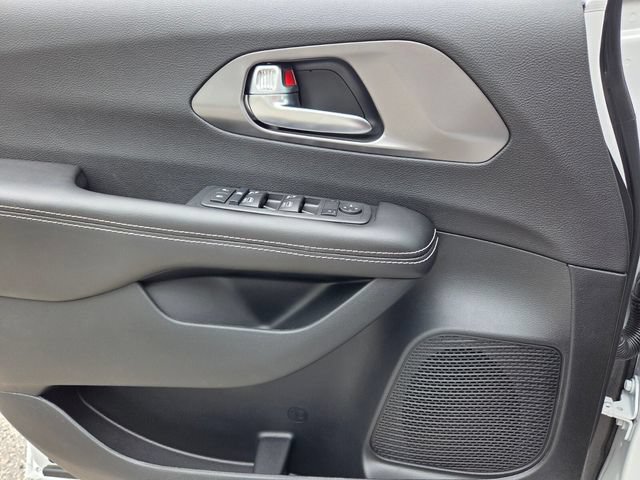 New 2026 Chrysler Voyager LX FWD image 18