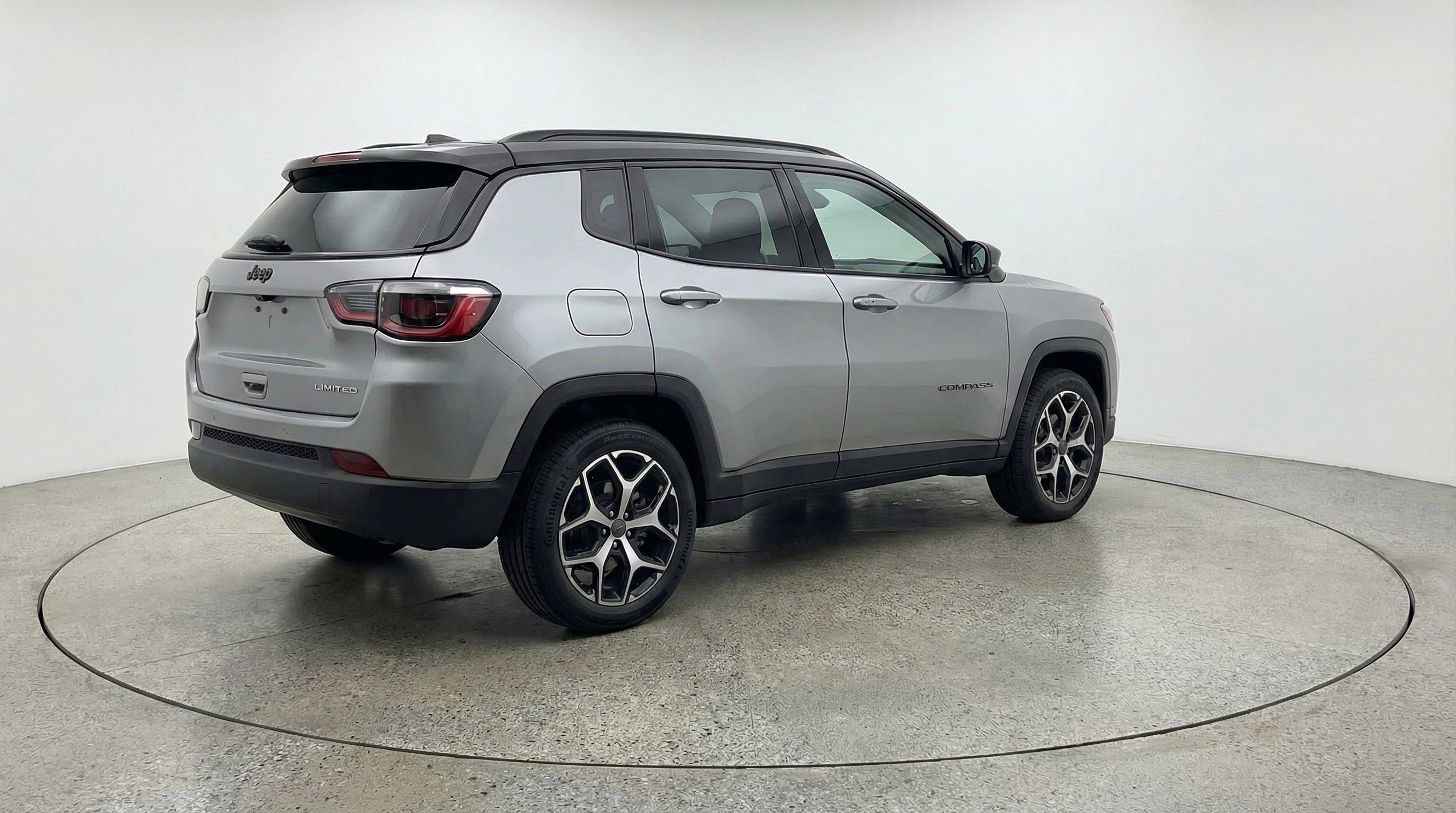 Used 2025 Jeep Compass Limited image 9
