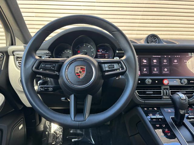Certified 2025 Porsche Macan image 14