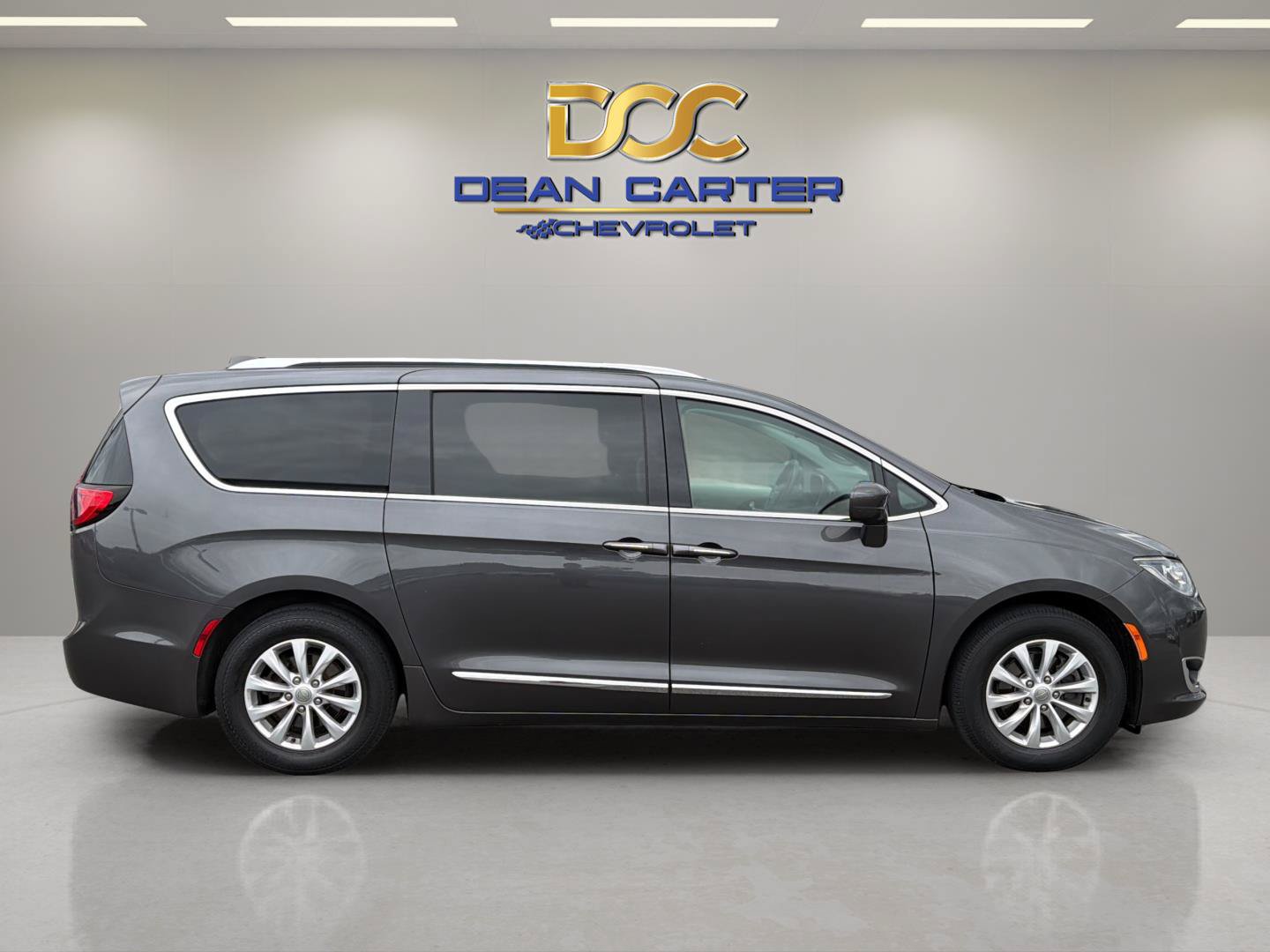 Used 2019 Chrysler Pacifica Touring-L FWD image 6