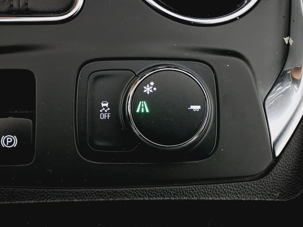 Used 2020 Chevrolet Traverse LT image 11