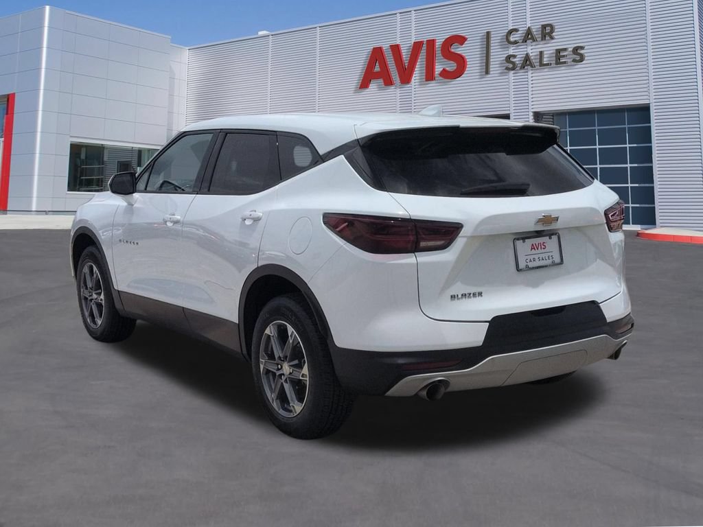 Used 2025 Chevrolet Blazer LT FWD image 9