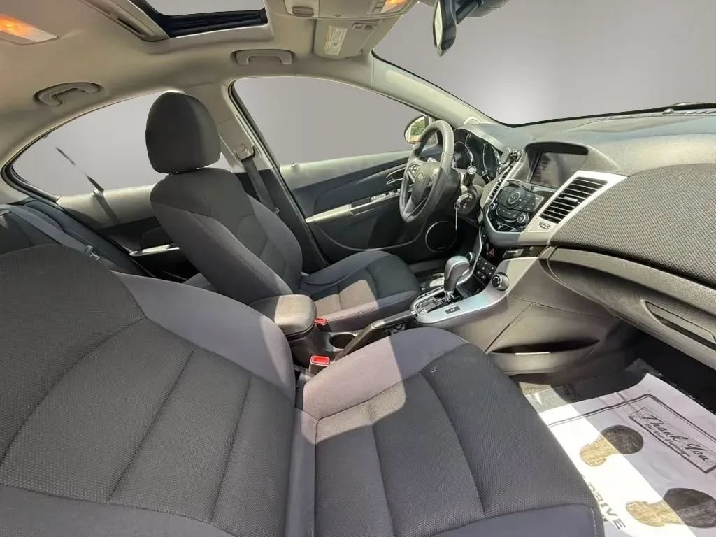 Used 2016 Chevrolet Cruze LT w/ Sun And Sound Package FWD image 11
