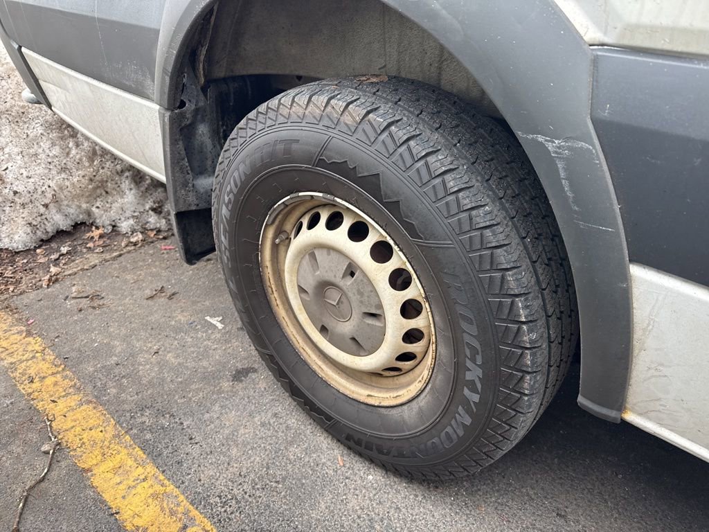 Used 2011 Mercedes-Benz Sprinter 2500 image 9