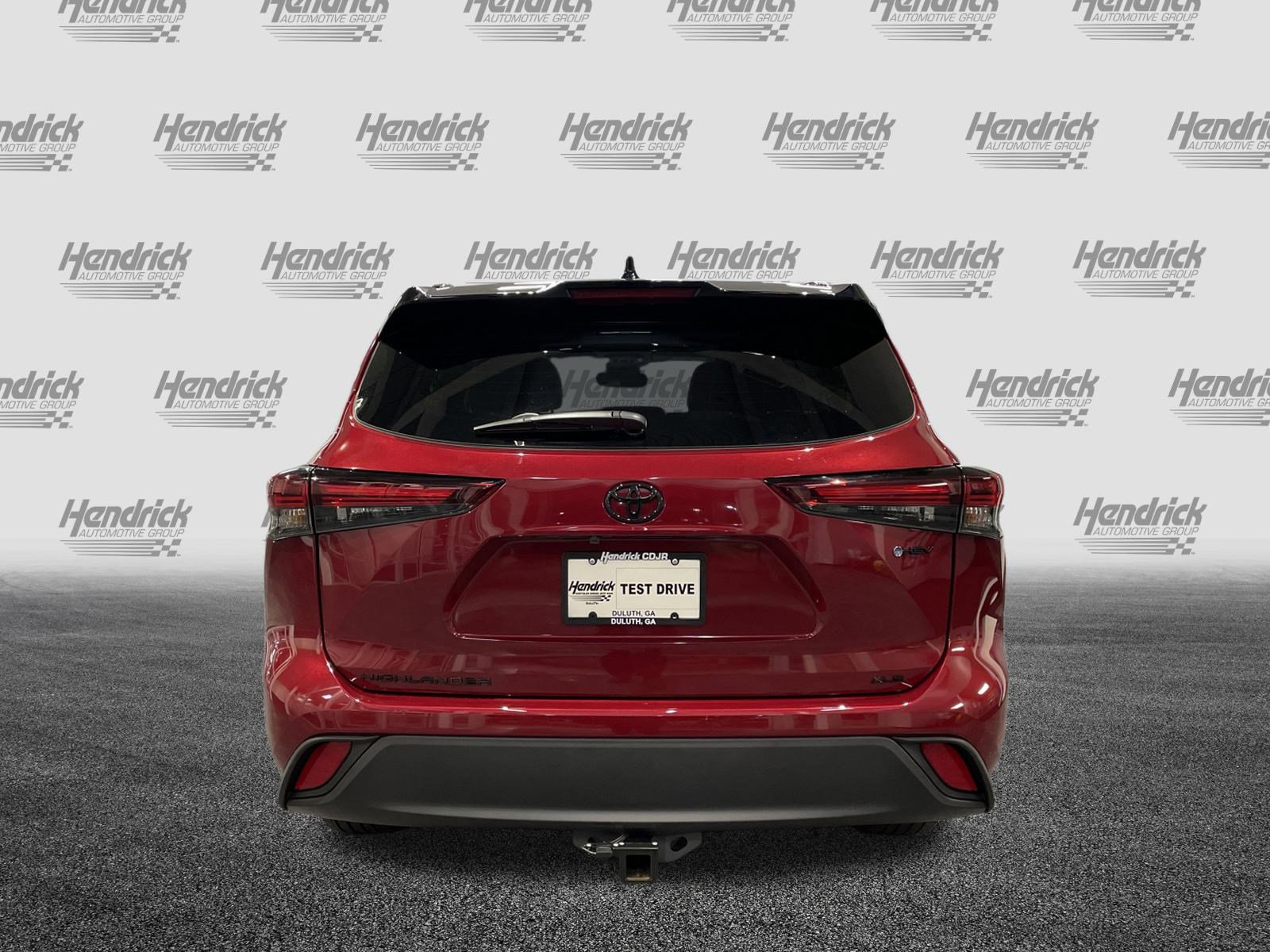 Used 2025 Toyota Highlander XLE image 9