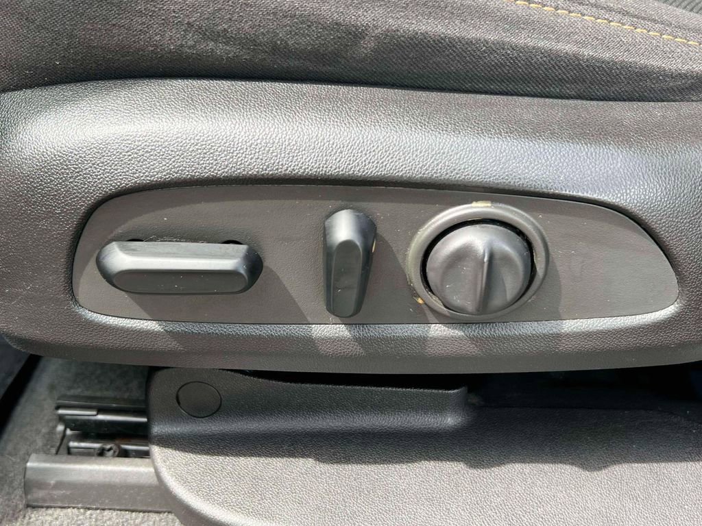 Used 2019 Chevrolet Traverse LT w/ LPO, Floor Liner Package AWD/4WD image 19