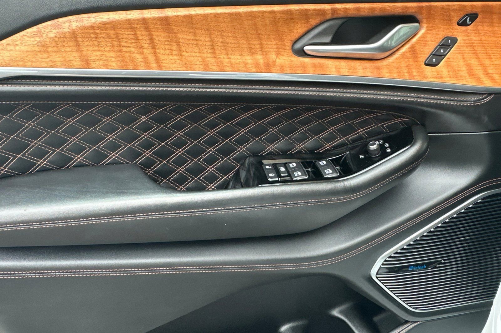 Used 2023 Jeep Grand Cherokee L Summit image 11