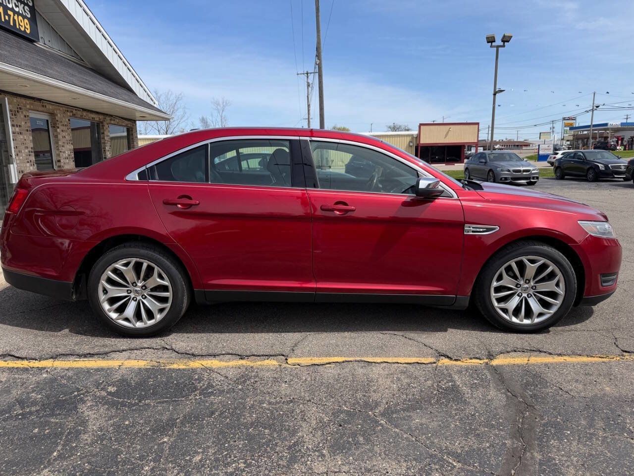 Used 2014 Ford Taurus Limited FWD image 2