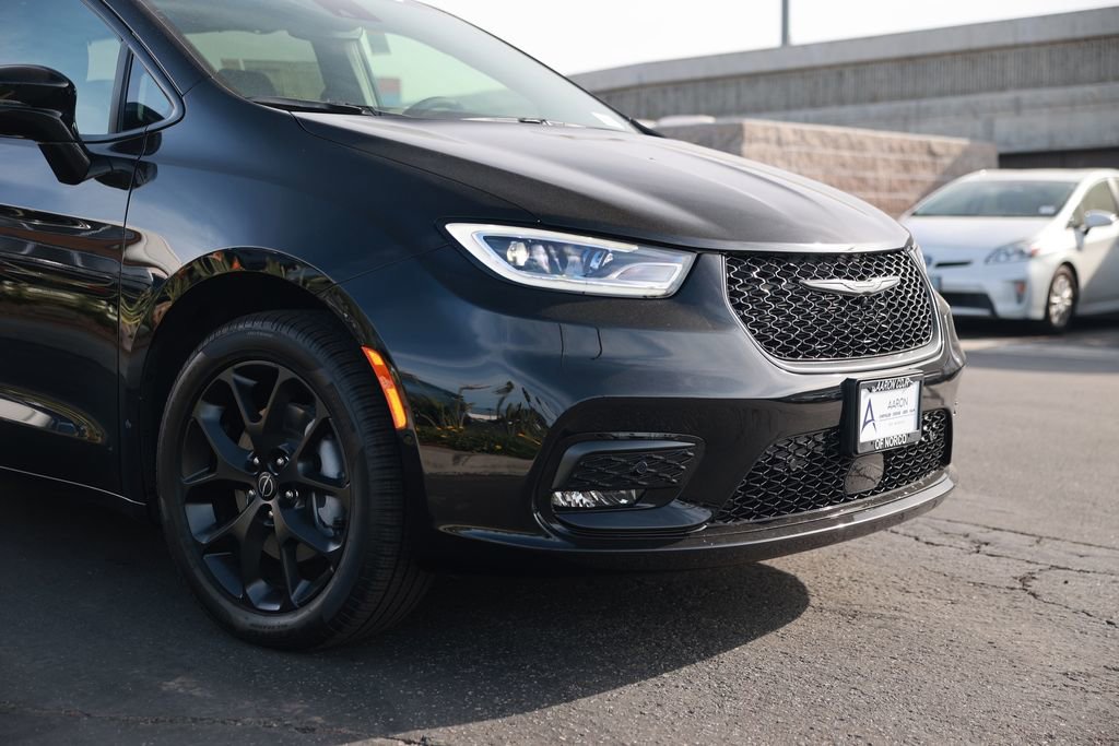 New 2026 Chrysler Pacifica Limited image 7