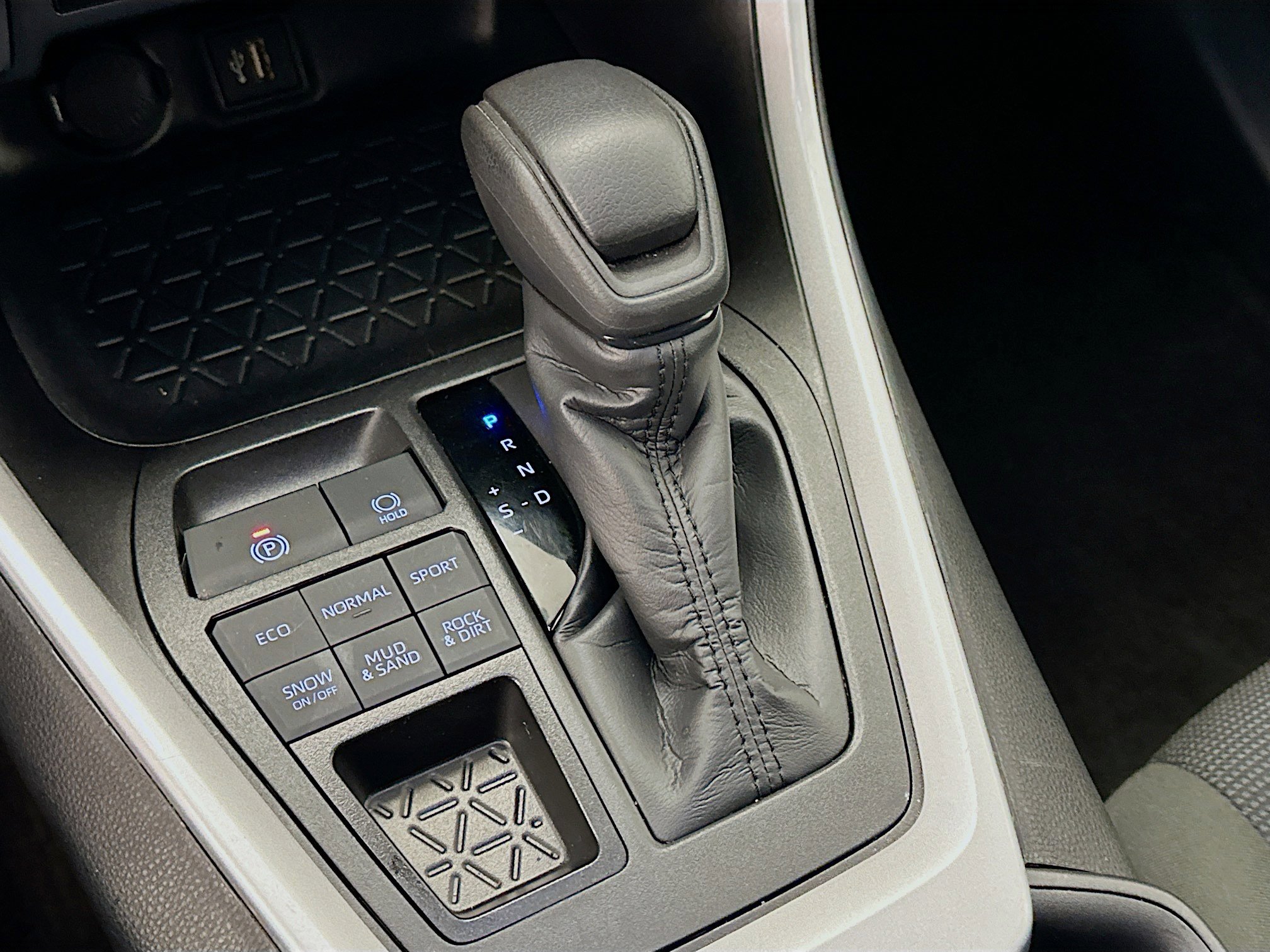 Used 2025 Toyota RAV4 LE image 25