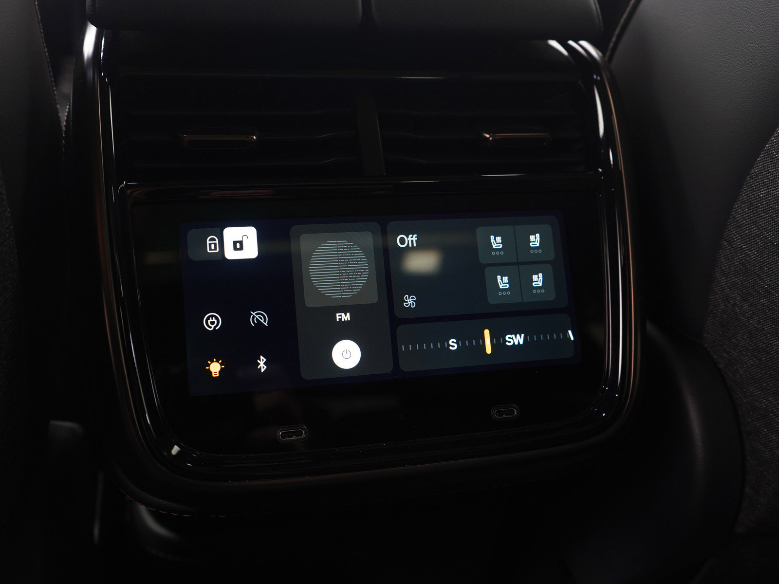 Used 2025 Rivian R1S Premium image 21