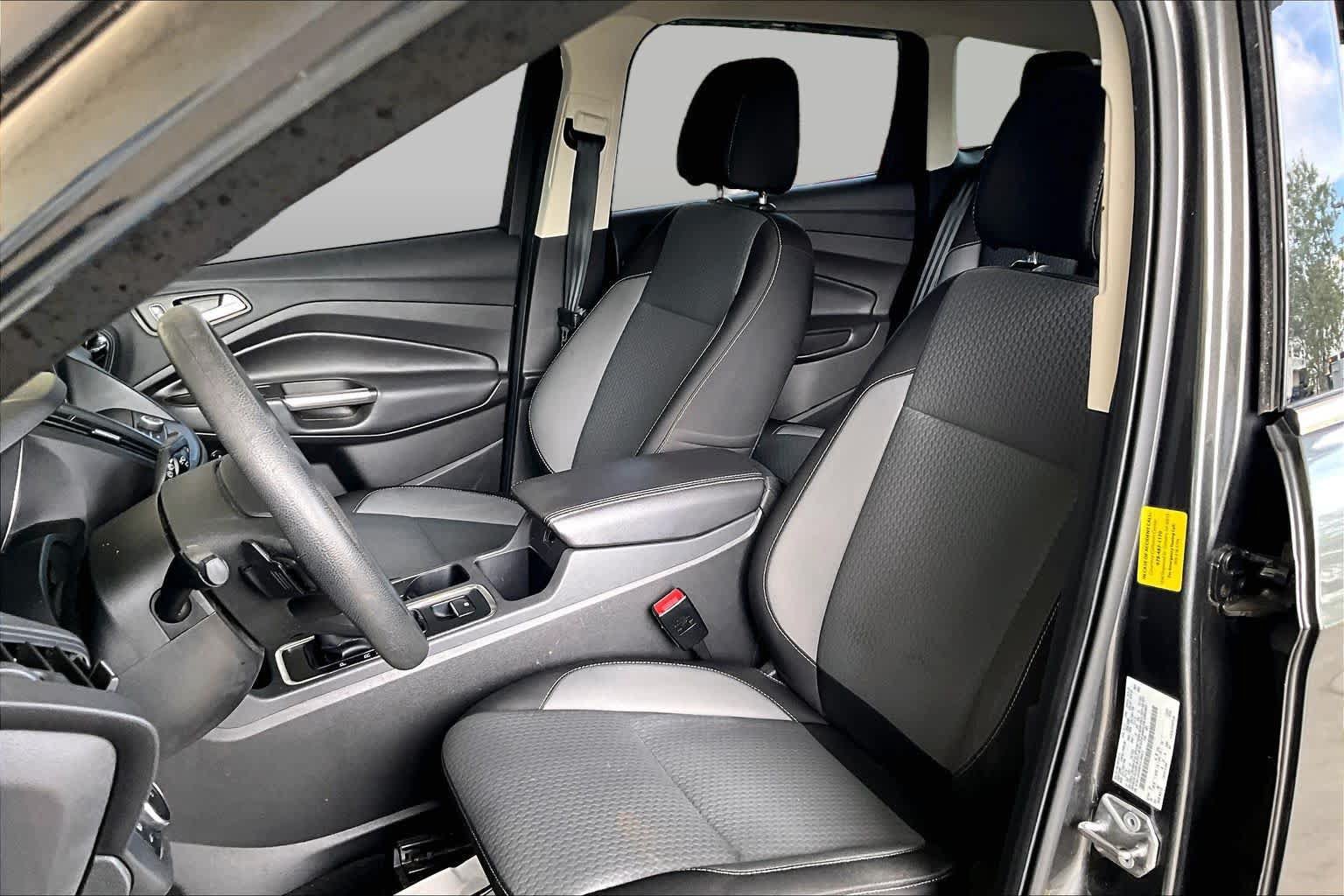 Used 2017 Ford Escape SE w/ Equipment Group 201A FWD image 8