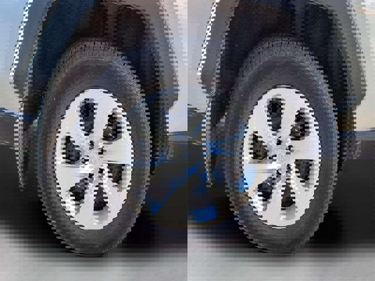 Used 2020 Toyota RAV4 LE image 7