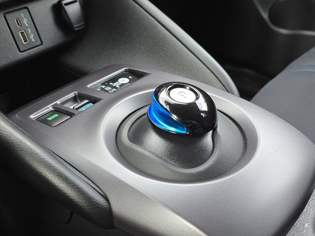 Used 2025 Nissan Leaf S FWD image 31
