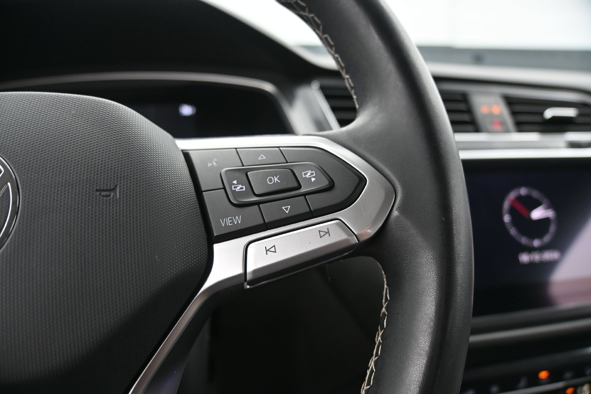 Used 2022 Volkswagen Tiguan SE FWD image 24