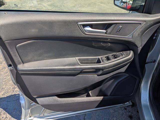 Used 2020 Ford Edge SE FWD image 9
