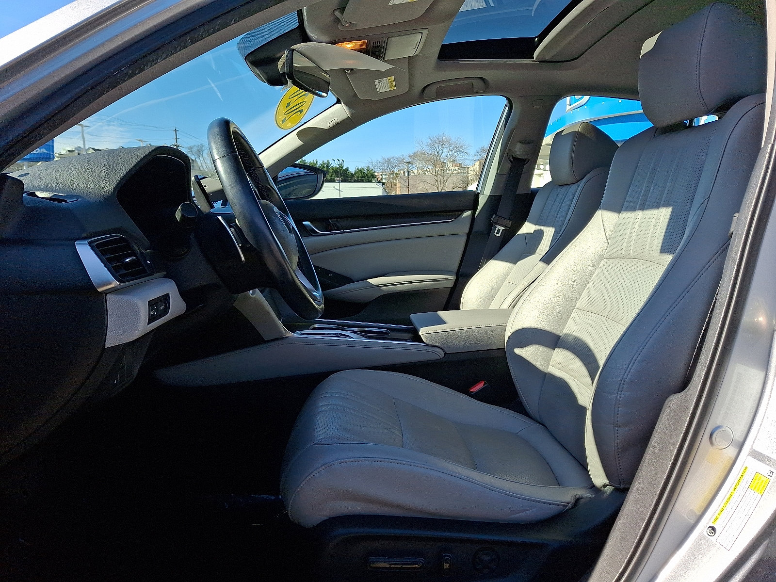 Used 2020 Honda Accord Touring image 11