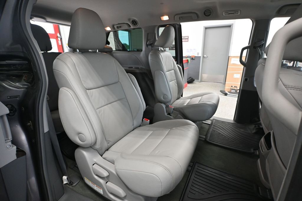 Used 2015 Toyota Sienna XLE AWD/4WD image 44