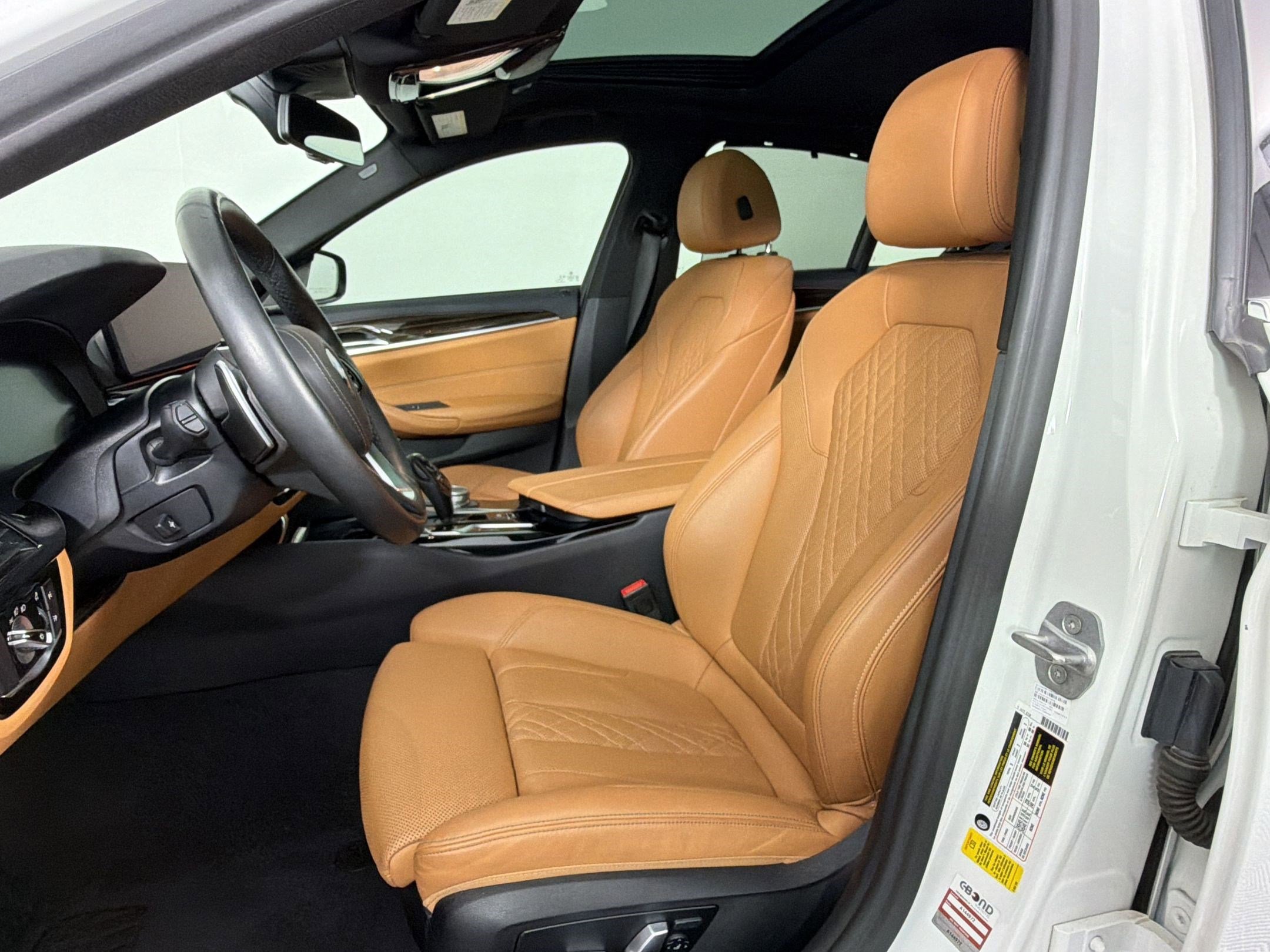 Used 2021 BMW 530i w/ Premium Package RWD image 5