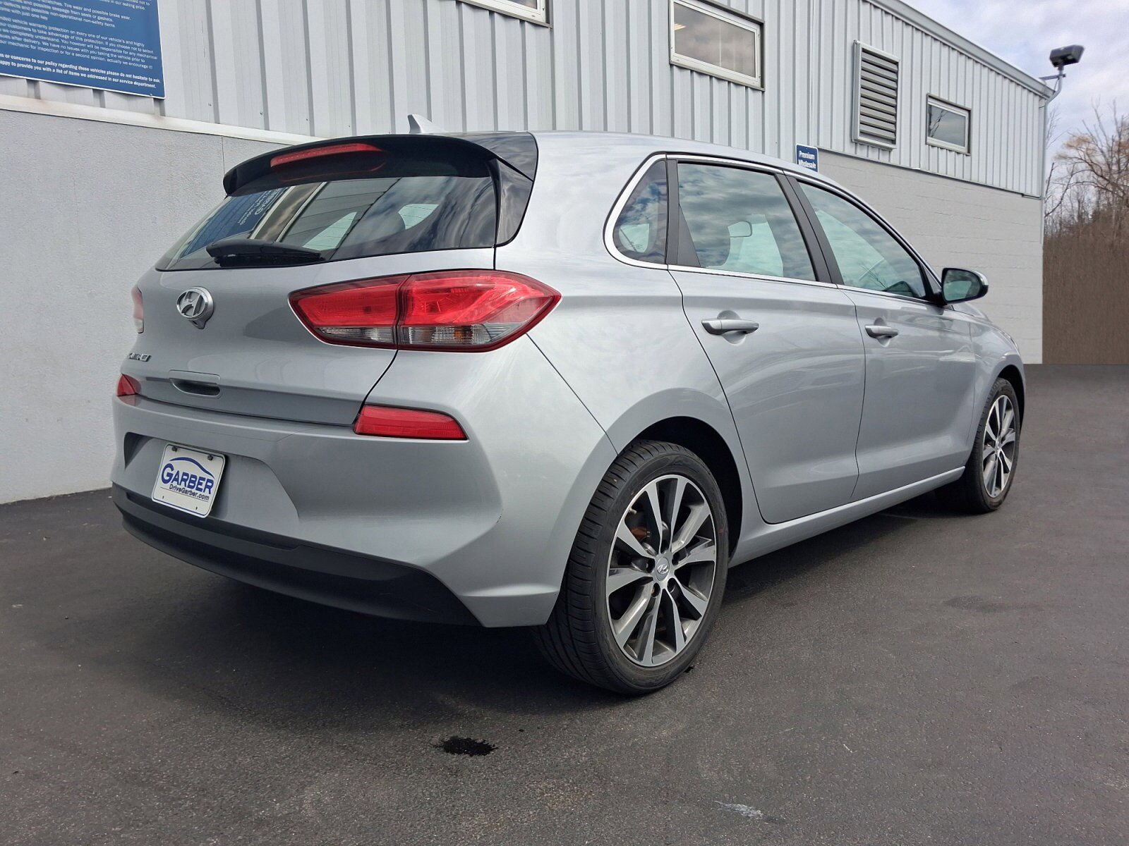 Used 2020 Hyundai Elantra GT FWD image 10