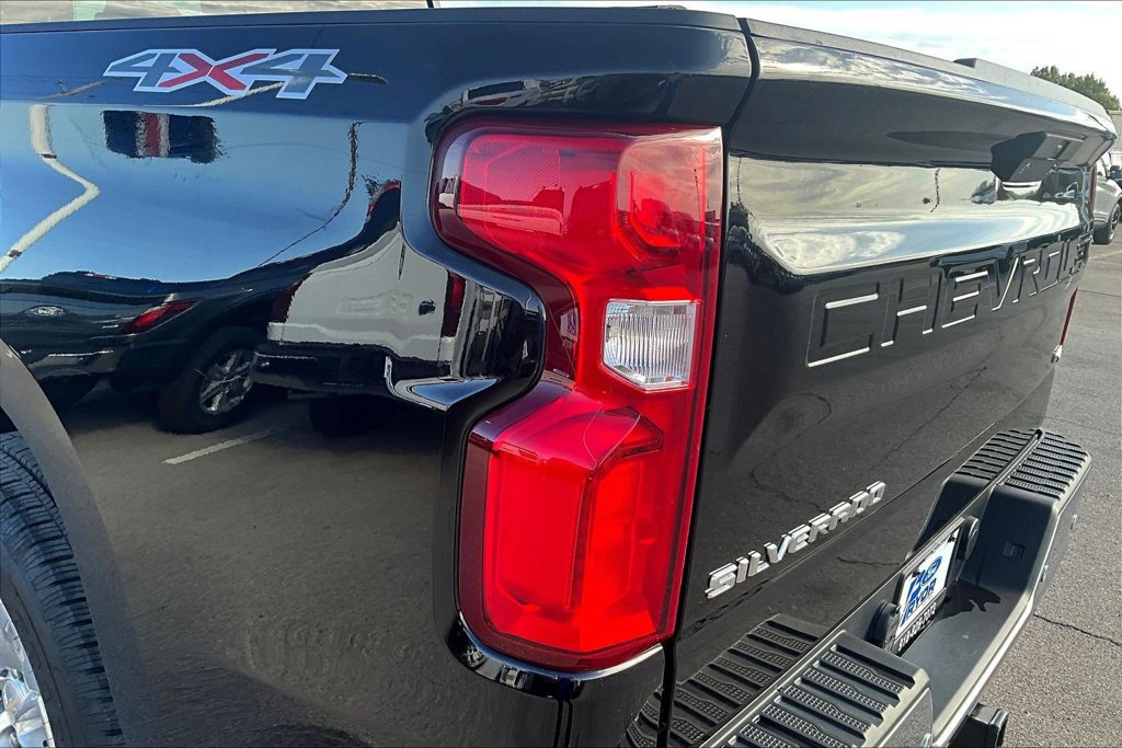 Used 2021 Chevrolet Silverado 1500 LTZ AWD/4WD image 33