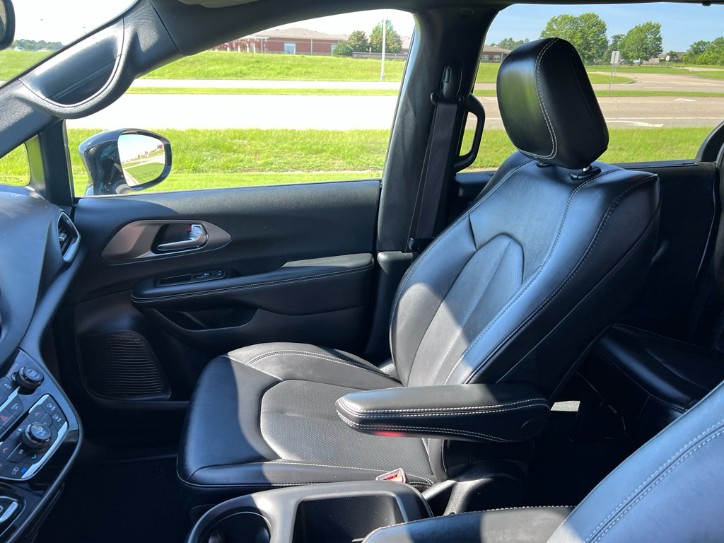 Used 2025 Chrysler Pacifica Select FWD image 21