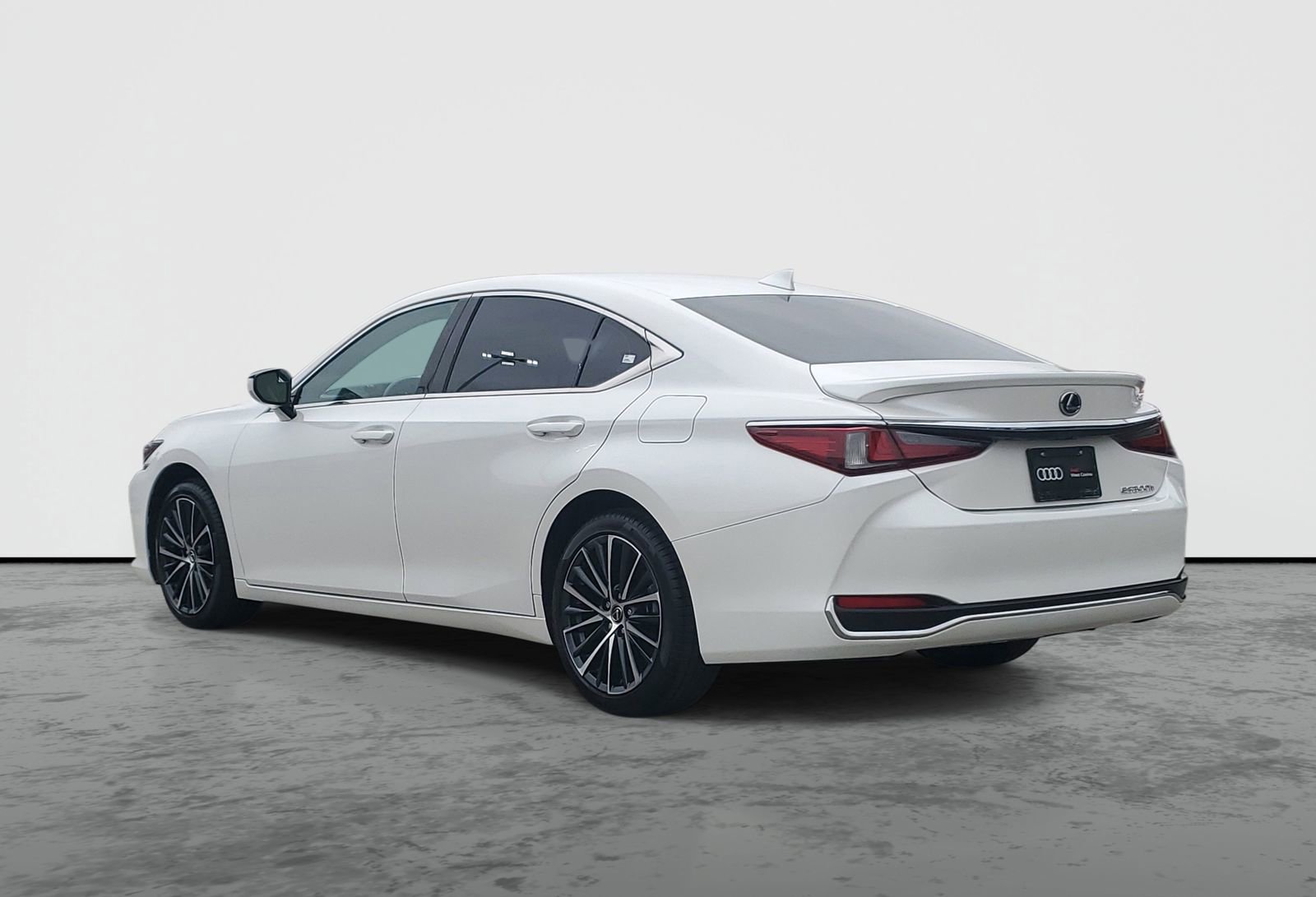 Used 2024 Lexus ES 300h w/ Premium Package FWD image 3