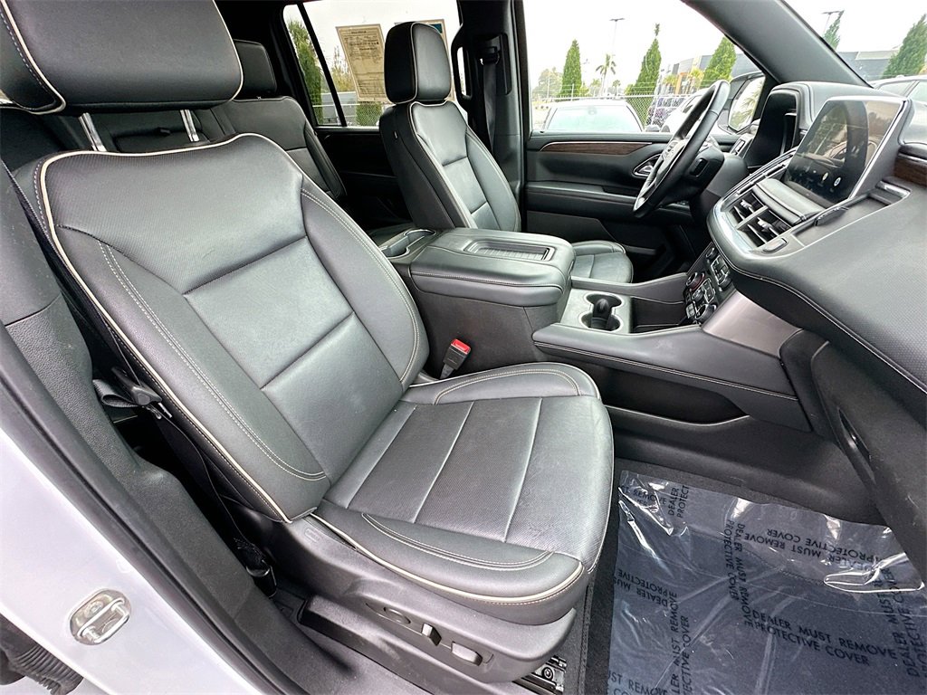 Used 2024 Chevrolet Suburban Premier image 29
