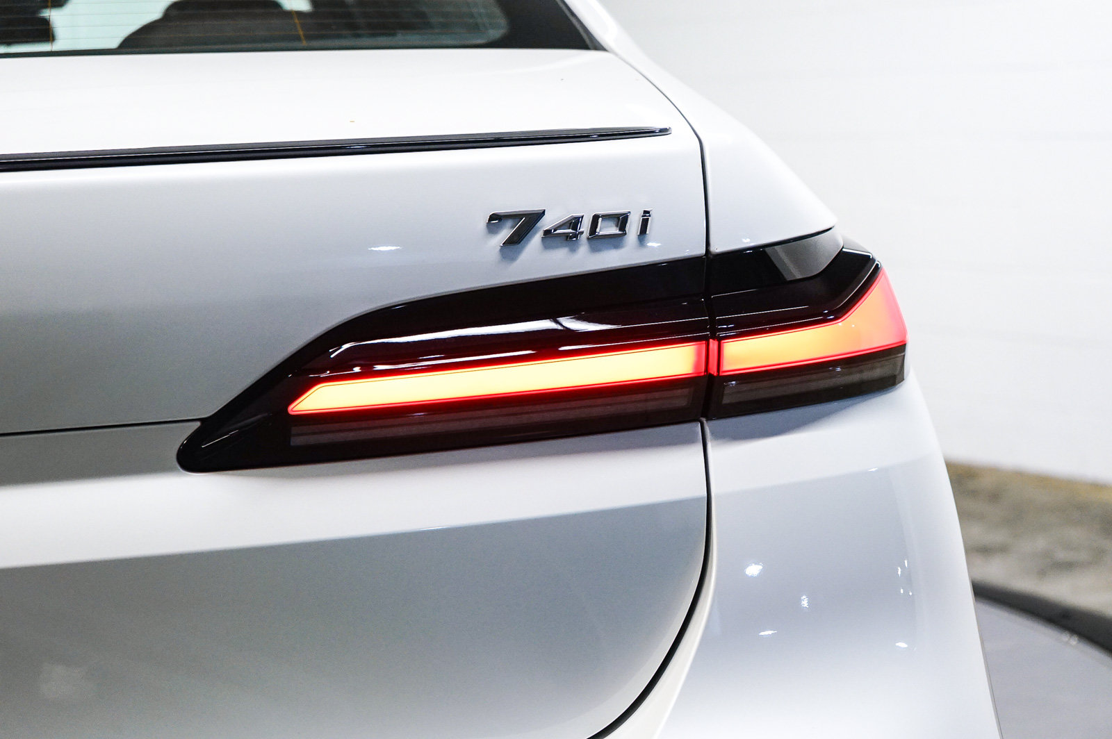Used 2025 BMW 740i w/ Premium Package RWD image 7