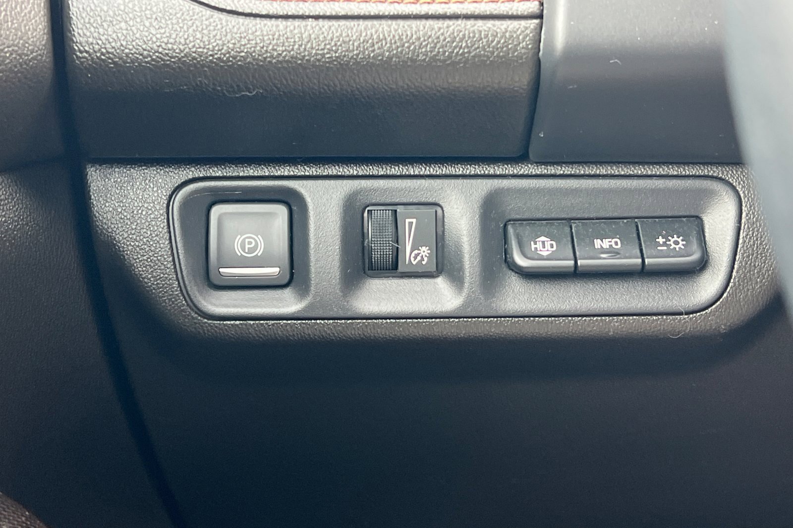 Used 2023 GMC Acadia AT4 w/ Technology Package image 42