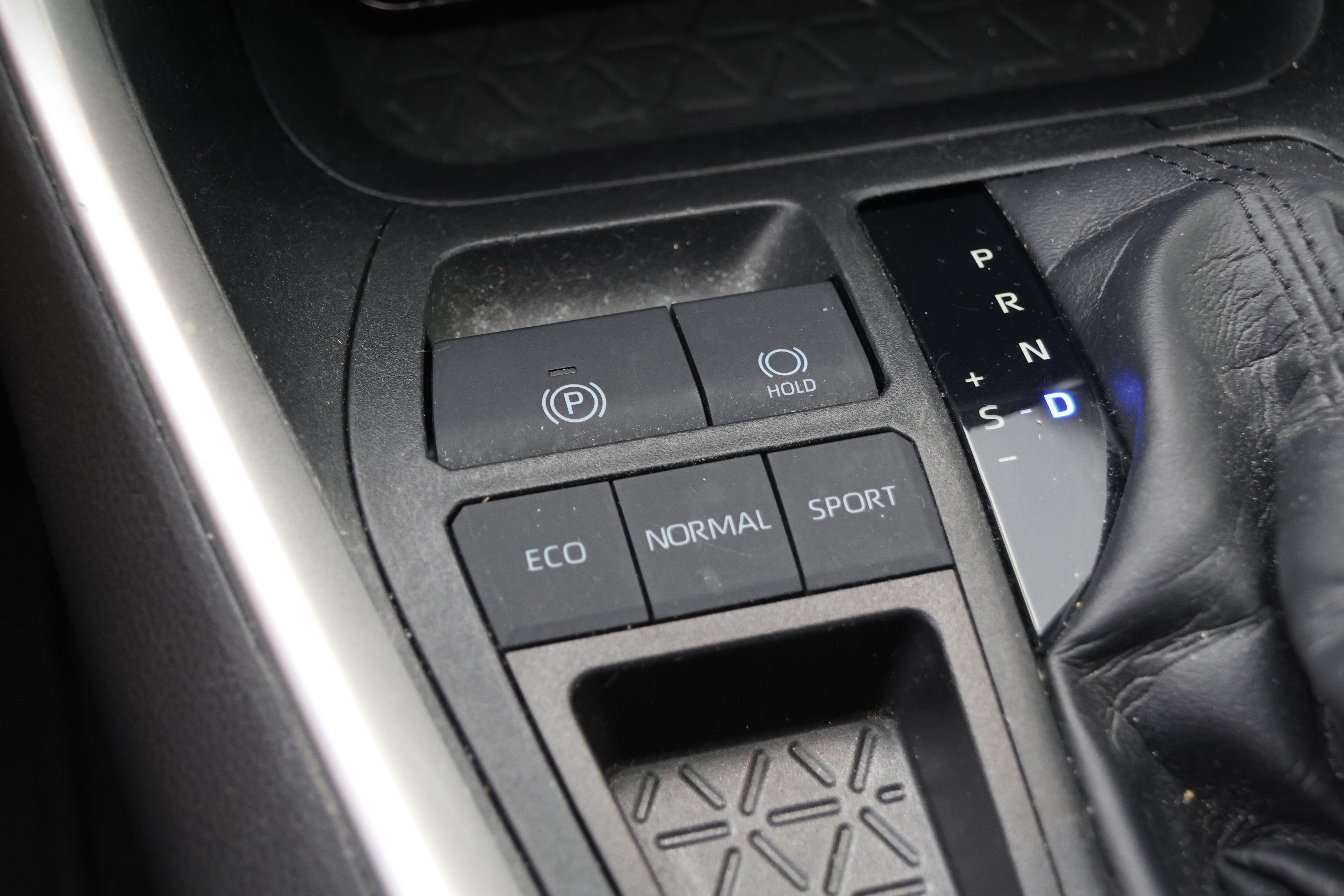 Used 2019 Toyota RAV4 XLE Premium FWD image 26