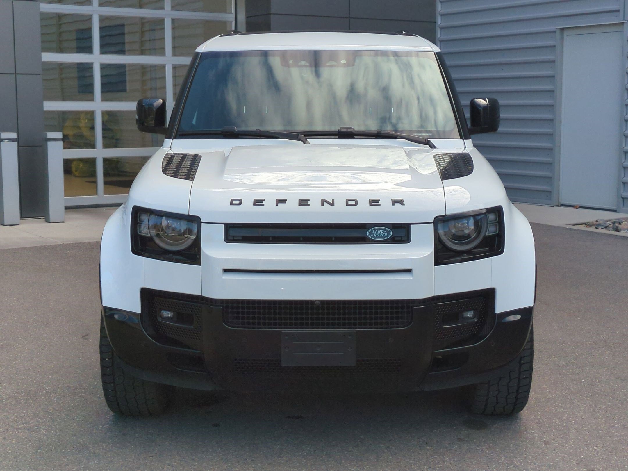 Used 2024 Land Rover Defender 110 X-Dynamic SE image 2