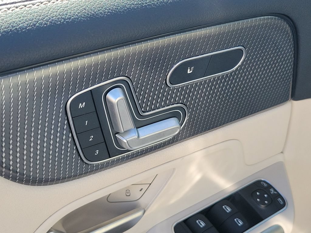Used 2021 Mercedes-Benz GLB 250 4MATIC image 10
