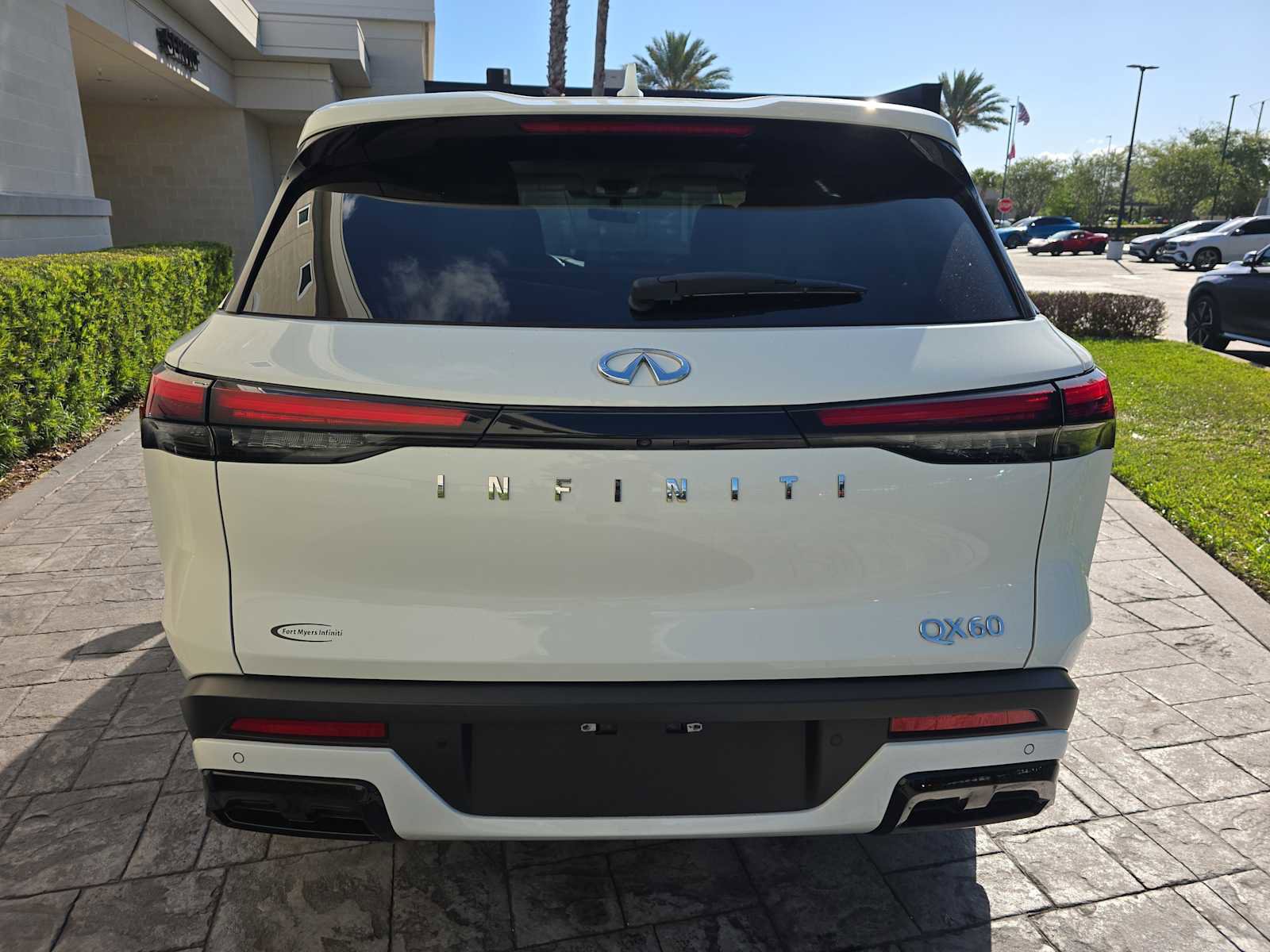Used 2023 INFINITI QX60 Pure FWD image 5