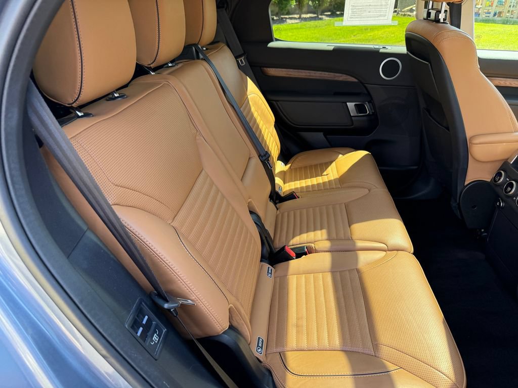 Used 2018 Land Rover Discovery HSE AWD/4WD image 30