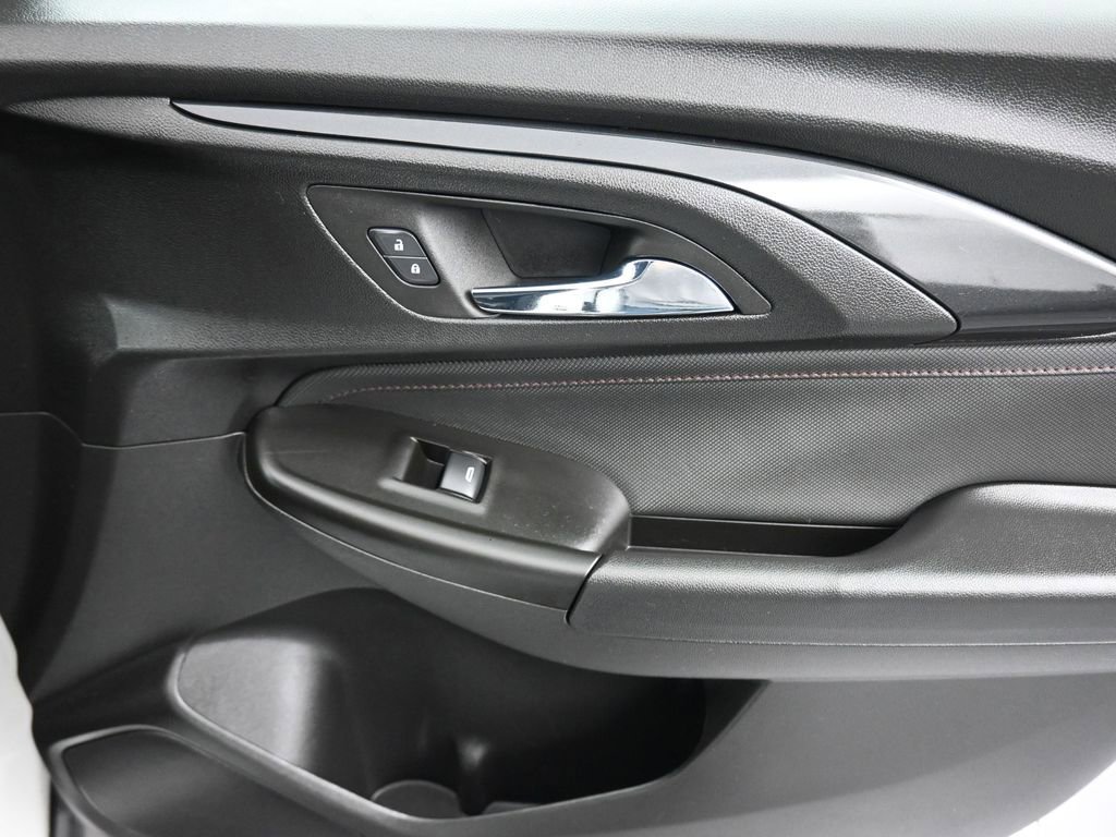 Used 2023 Chevrolet TrailBlazer RS w/ Convenience Package AWD/4WD image 39