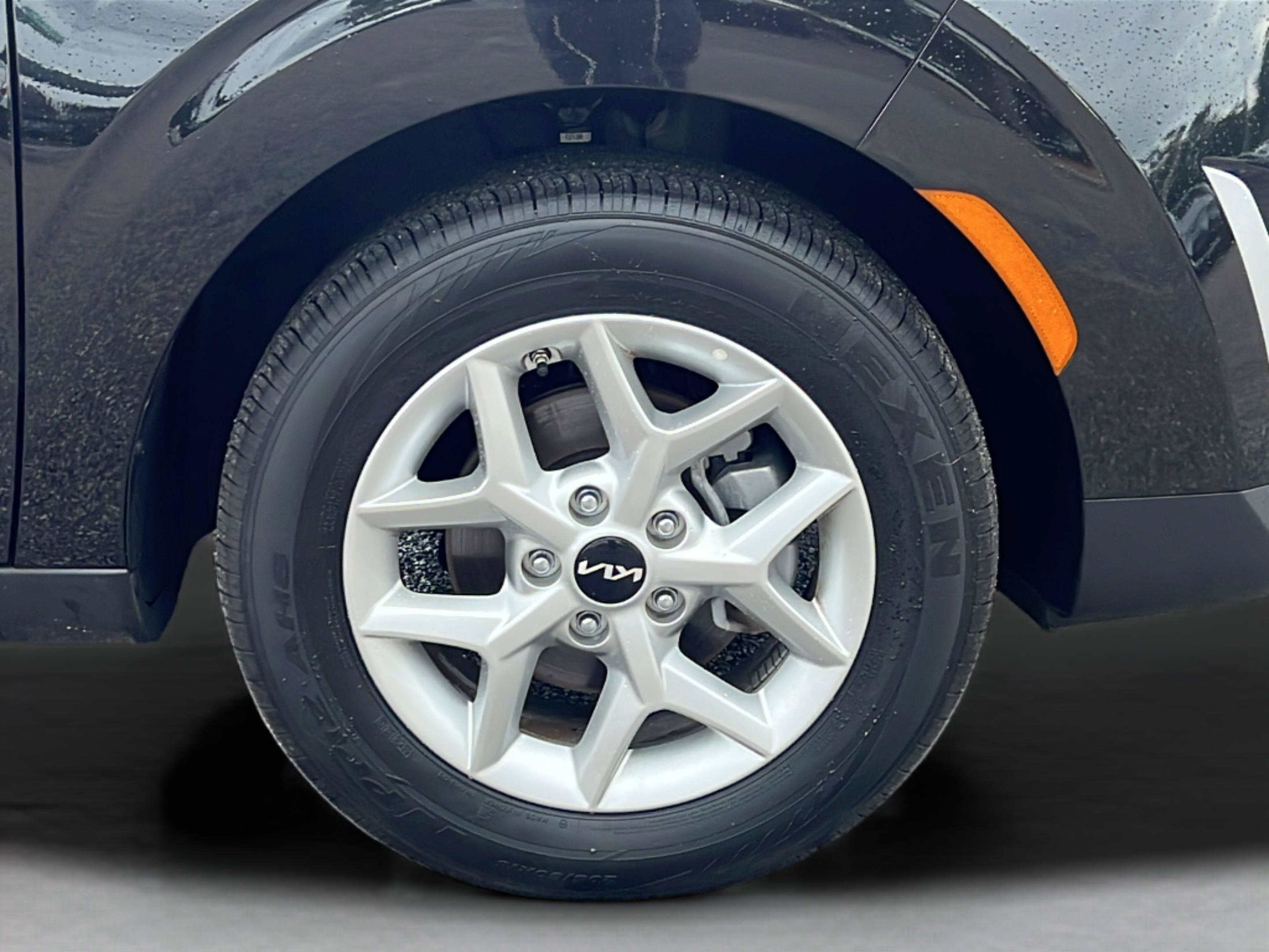 Certified 2025 Kia Soul LX w/ LX Technology Package FWD image 22