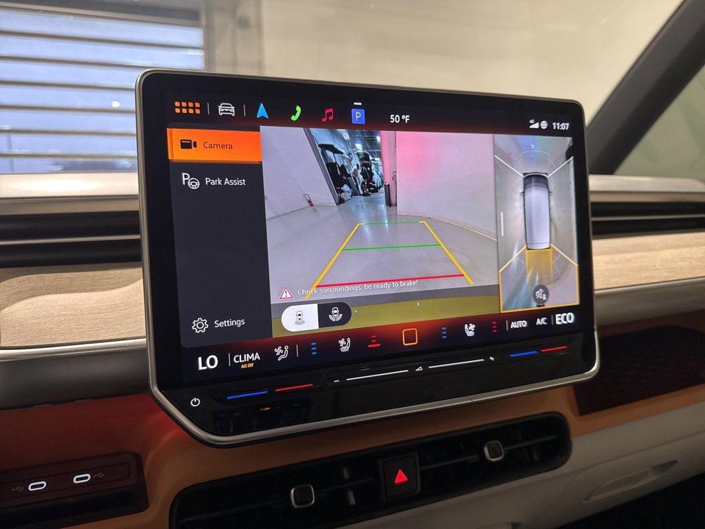 Used 2025 Volkswagen ID. Buzz 1st Edition image 23